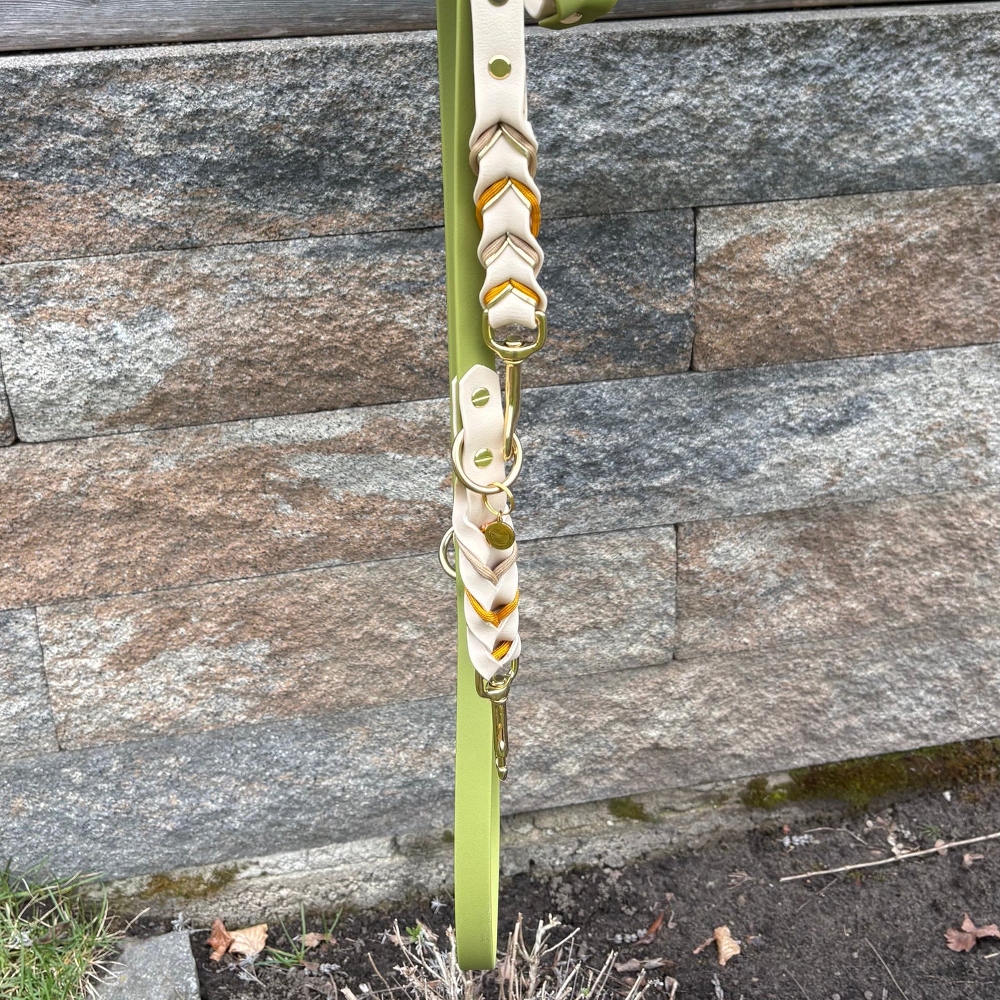Hundeleine „Velia Goldline“ – Olivgrün & Creme (3-fach verstellbar)